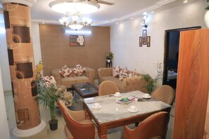Apartment | Dining - Fortune Home Service Apartment  D-198 (New Delhi)