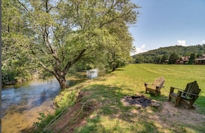 Property grounds - Hiawassee River Retreat w/ 2 Mountain-View Decks (Hiawassee)