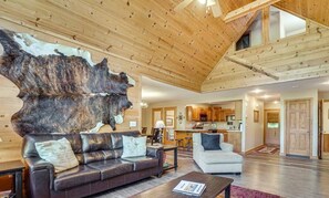 TV - Hiawassee River Retreat w/ 2 Mountain-View Decks (Hiawassee)