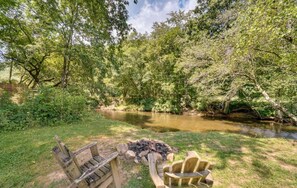 Property grounds - Hiawassee River Retreat w/ 2 Mountain-View Decks (Hiawassee)