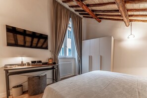 Apartamento superior, sacada, vista para o pátio