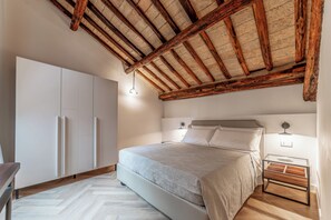 Superior Apartment, Balcony, Courtyard View | Soundproofing - Madama Lucrezia - Fontana di Trevi (Rome)