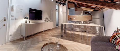 Superior Apartment, Balcony, Courtyard View | Living area