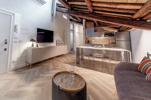 Superior Apartment, Balcony, Courtyard View | Living area - Madama Lucrezia - Fontana di Trevi (Rome)