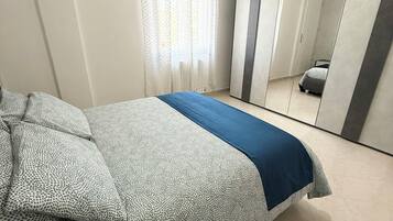 3 habitaciones, tabla de planchar con plancha, wifi y ropa de cama