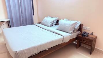 Deluxe Double Room, Courtyard View