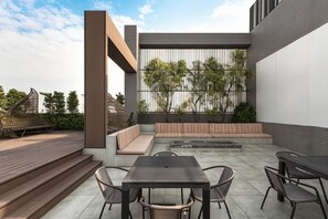 Tempat makan outdoor