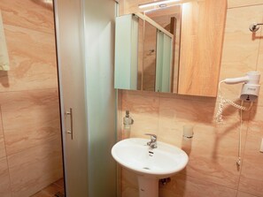 Hair dryer, bidet, towels, soap - Hilltop apartment in Vasilikos with stunning nature views! (Vasilikos)