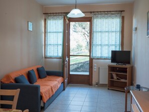 Living area - Hilltop apartment in Vasilikos with stunning nature views! (Vasilikos)