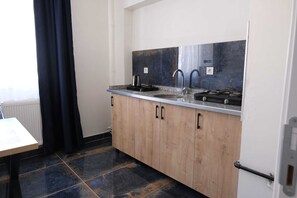 Family Quadruple Room, Balcony, City View | Private kitchen - SEZ SUİT (Ankara)