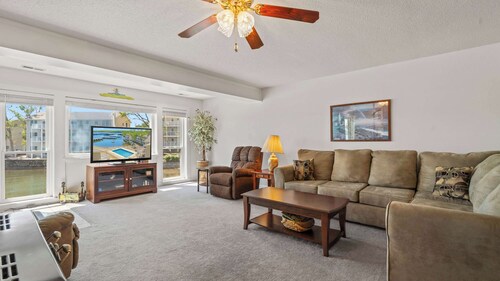 Ozark Get-away Lakefront Condo With Boat Slip