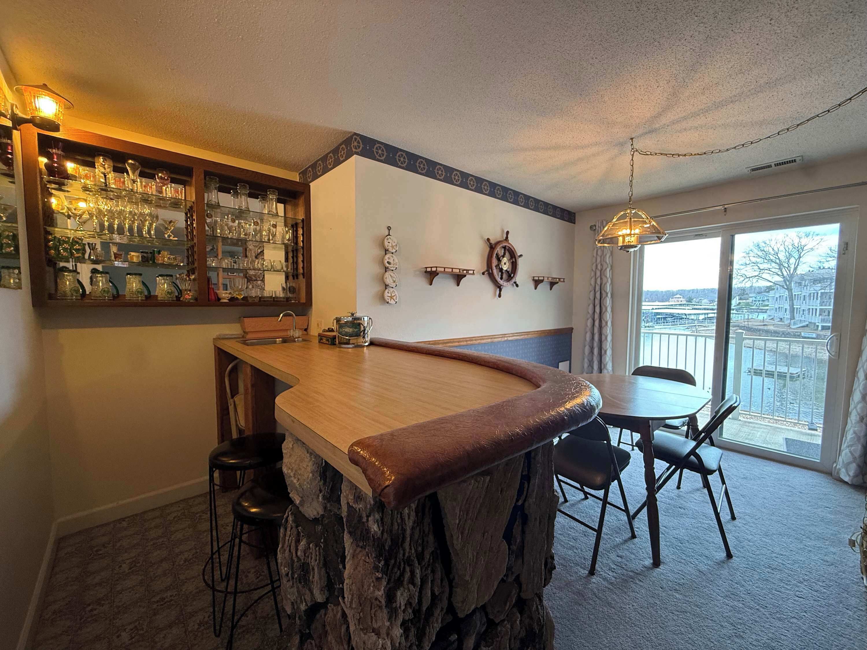 公寓客房, 多張床, 庭院 (Ozark Get-Away) | 用餐區