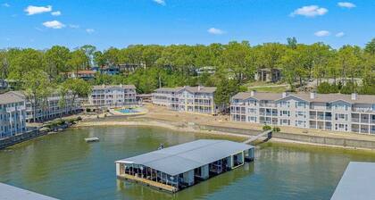 Ozark Get-away Lakefront Condo With Boat Slip