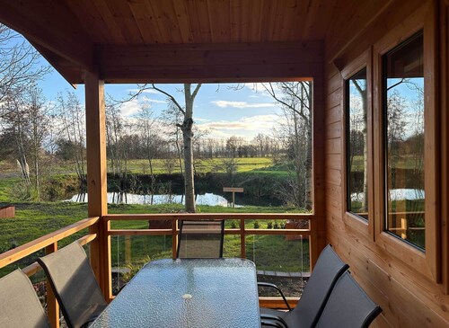 Luxury Lakeside Log Cabin