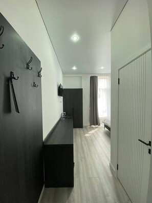 Laptop workspace, blackout curtains, iron/ironing board, free WiFi - Tumar Hotel (Tuzdybastau)