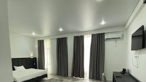 Ảnh chưa phân loại, 3 trong số 12 ảnh, nút