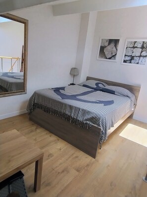 Iron/ironing board - Les jardins de st Vincent le Grau d'Agde T2 not overlooked seasonal rental (GRAU D,AGDE)