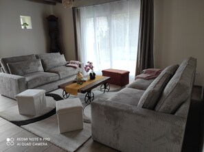 Living area - Large gite for up to 8 people, close to Beauval and the Loire castles (Mareuil-sur-Cher)