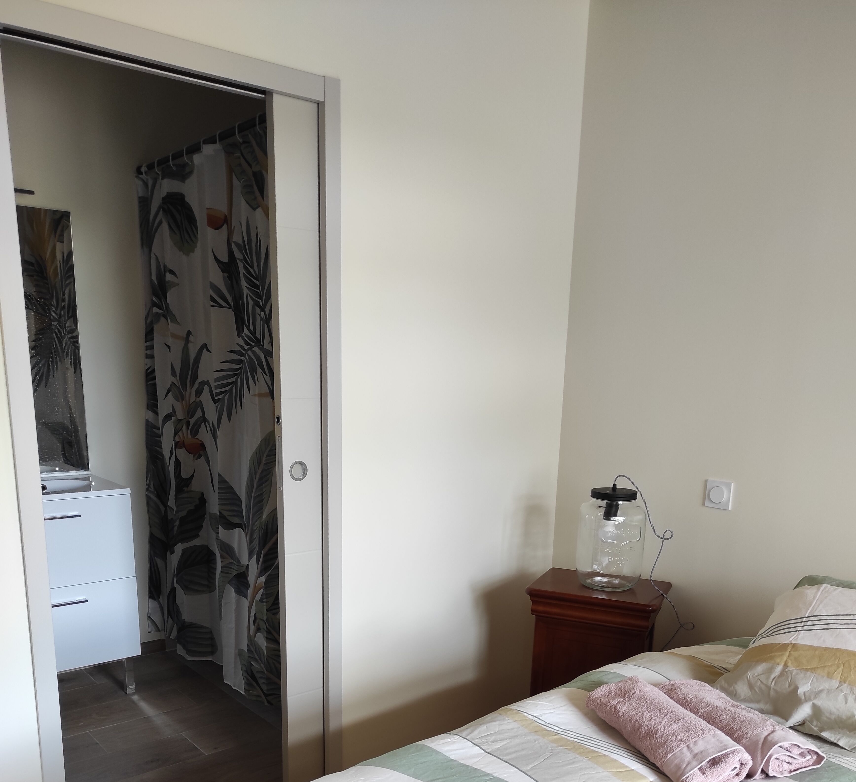 4 bedrooms, iron/ironing board, travel crib, free WiFi