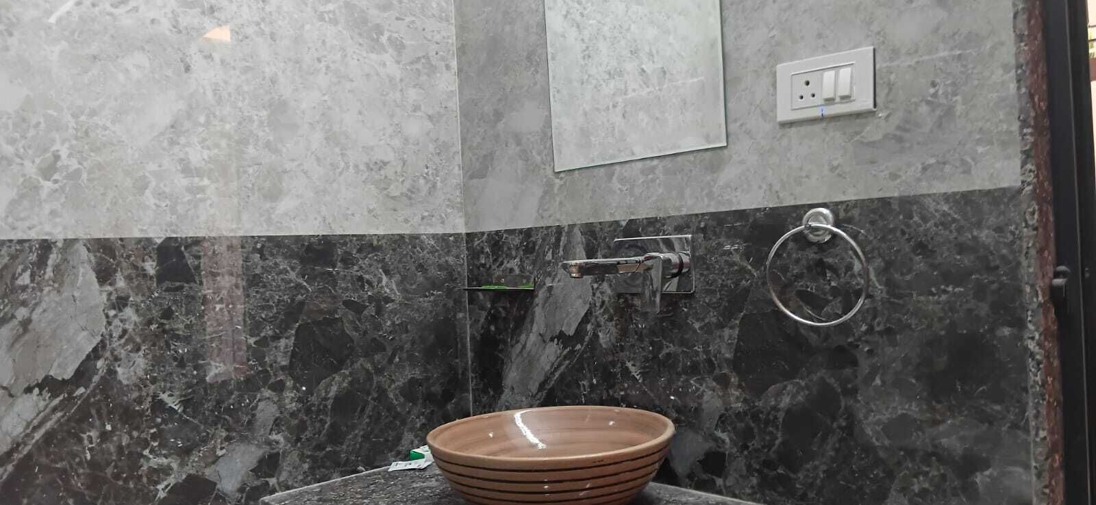 Deluxe Room | Bathroom | Shower, free toiletries, towels, soap
