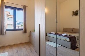 2 chambres, fer et planche à repasser, Wi-Fi, draps fournis