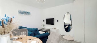 Modern Apartment | Garage Parking and Balcony