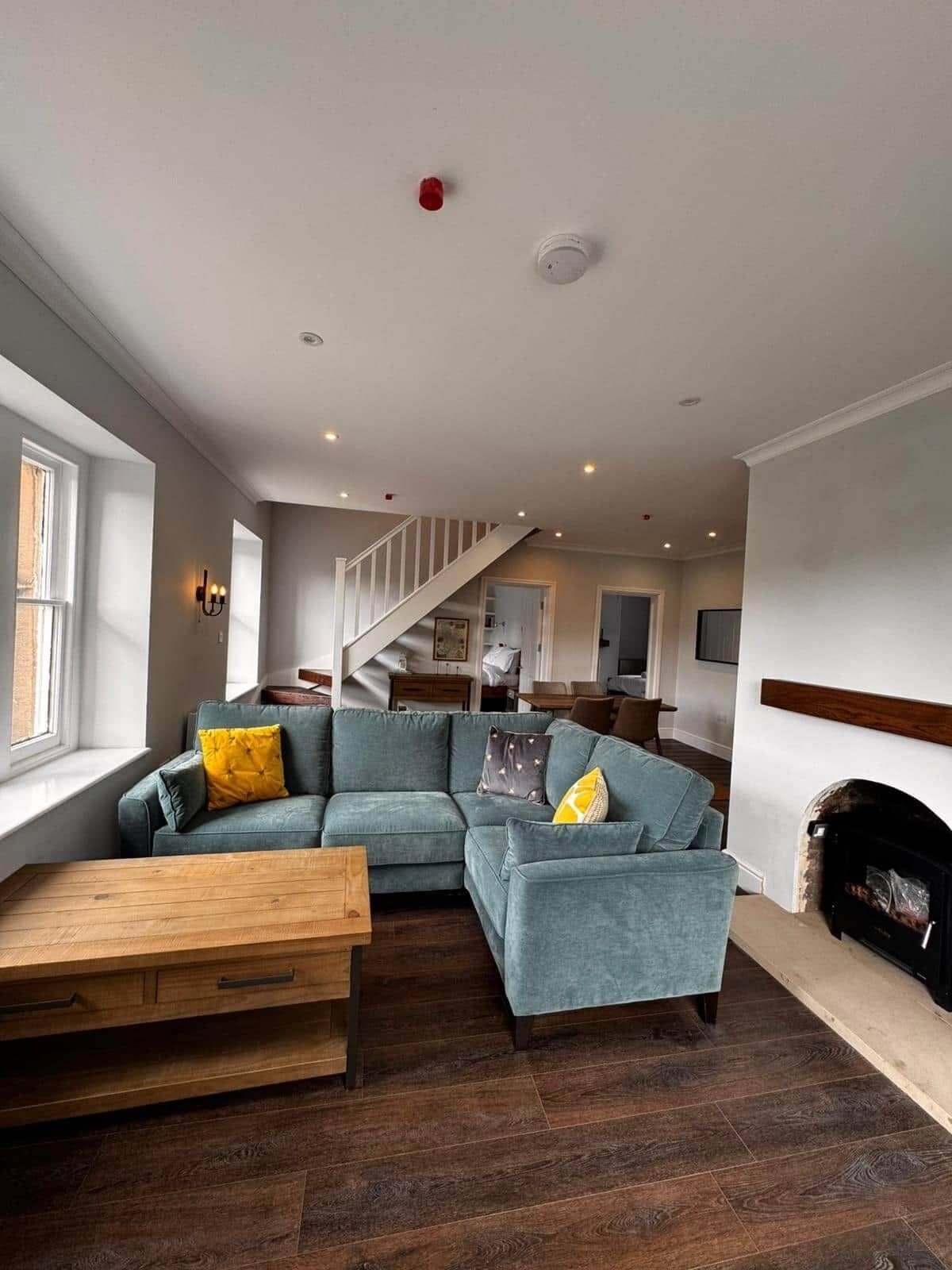 TV, fireplace
