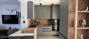 Modern 3BR Lux Apartment with  Balcony  &Free Parking/ Premium Comfort &Design/