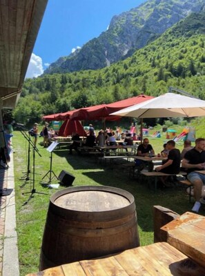 Outdoor dining - Ostello Riifugio Trifiglio (Lombardia)