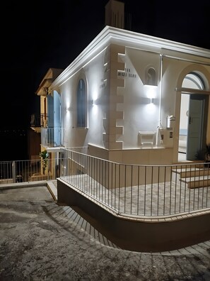 Exterior detail - Apartment 'Casa Mida 1' with Private Veranda, Wi-Fi and Air Conditioning (Mattinata)