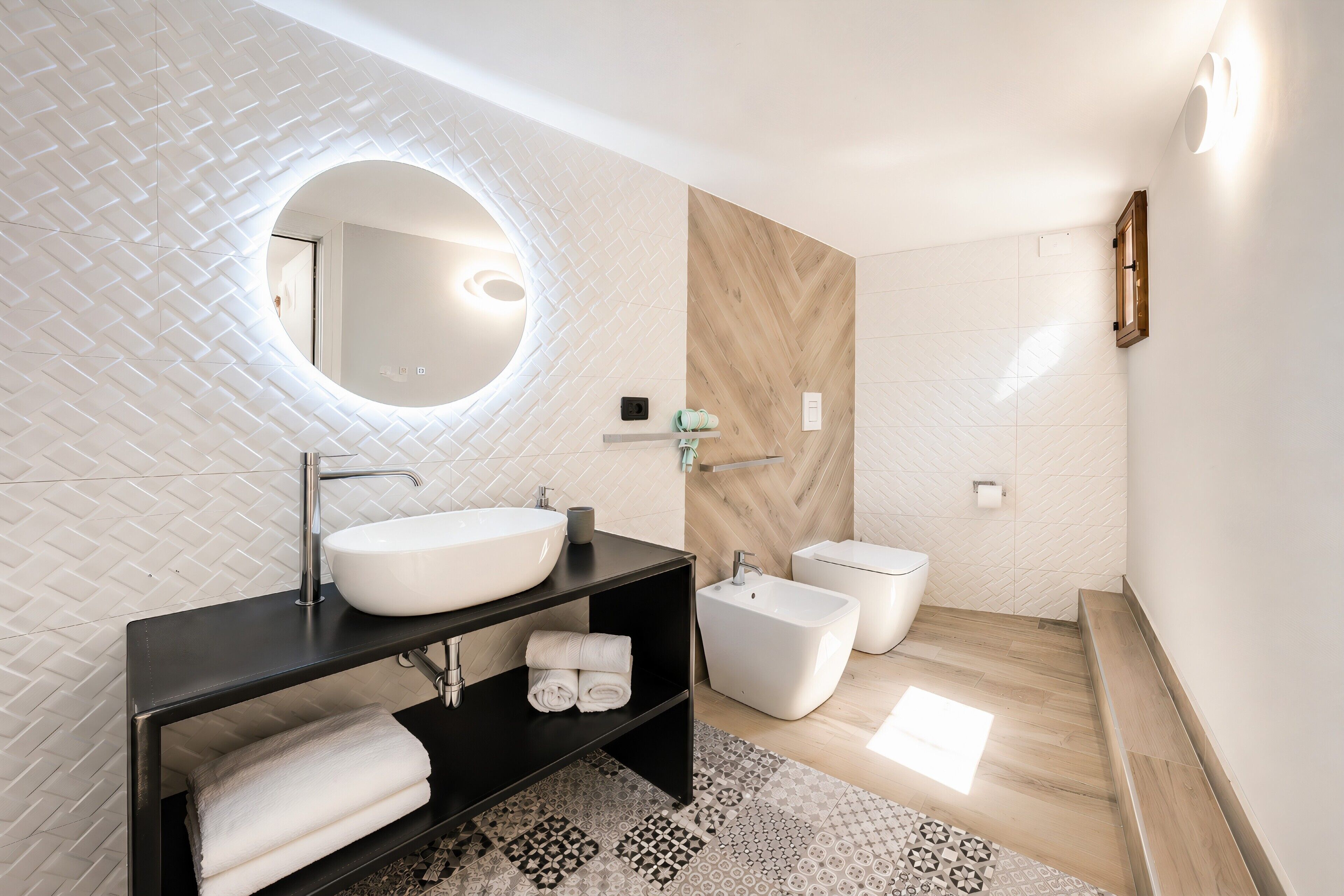 Een douche, een haardroger, handdoeken