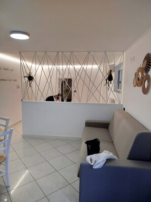 Living area - Apartment 'Casa Mida 1' with Private Veranda, Wi-Fi and Air Conditioning (Mattinata)