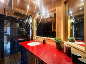 Shower, hair dryer, towels - Chalet Boder - View of Mont Blanc - Fireplace (Finhaut)