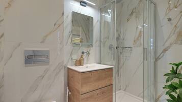 Superior Apartment, 2 Bedrooms | Bathroom