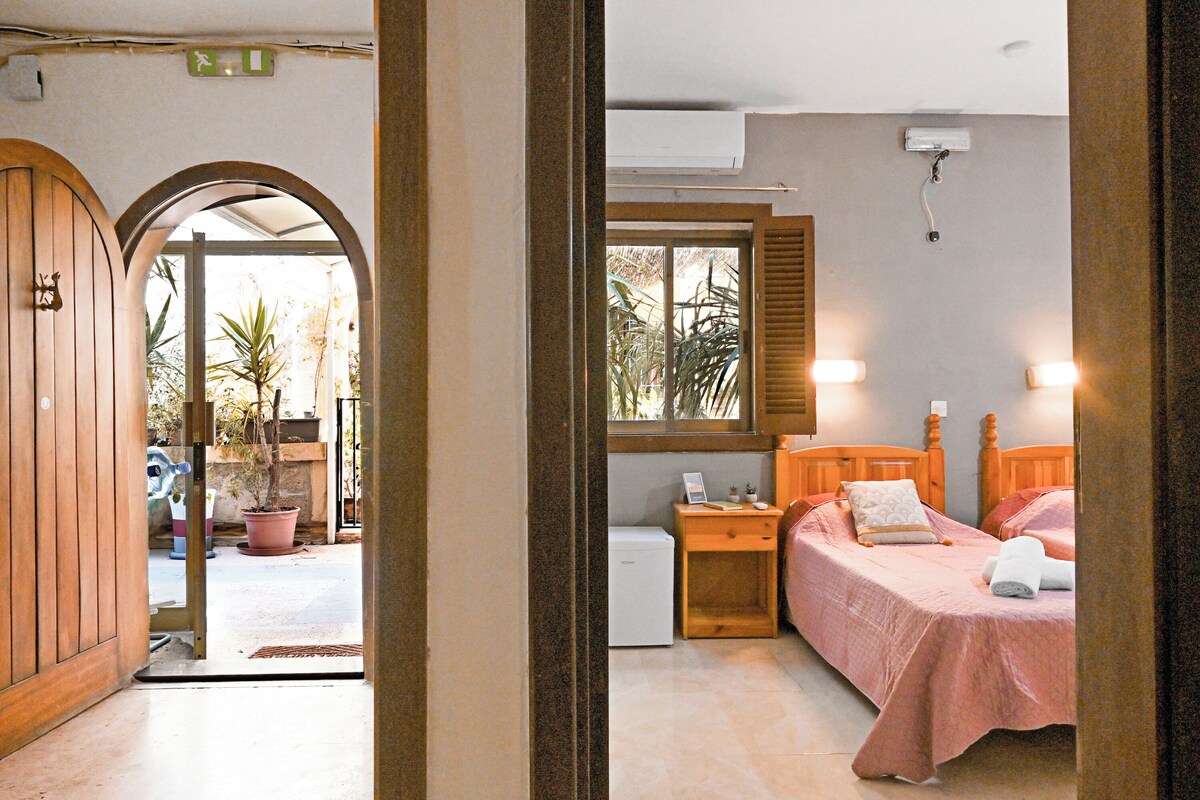 Standard Room, 1 Bedroom, Microwave (Sefranda Near St.Julian's Ensuite) | 1 bedroom, WiFi