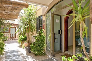 Exterior detail - Sefranda Guesthouse Ensuite Rooms (St. Julian's)