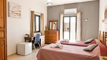 Standard Room, Multiple Bedrooms (Sefranda Guesthouse Ensuite Room 5) | 1 bedroom, iron/ironing board, free WiFi, bed sheets