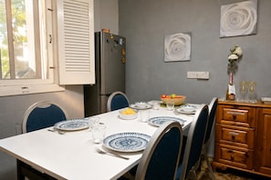 Standard Room, 1 Bedroom, Balcony (Sefranda Near St.Julian's Ensuite) | Dining - Sefranda Guesthouse Ensuite Rooms (St. Julian's)