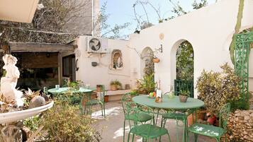 Standard Room, Multiple Bedrooms (Sefranda Guesthouse Ensuite Room 5) | Outdoor dining