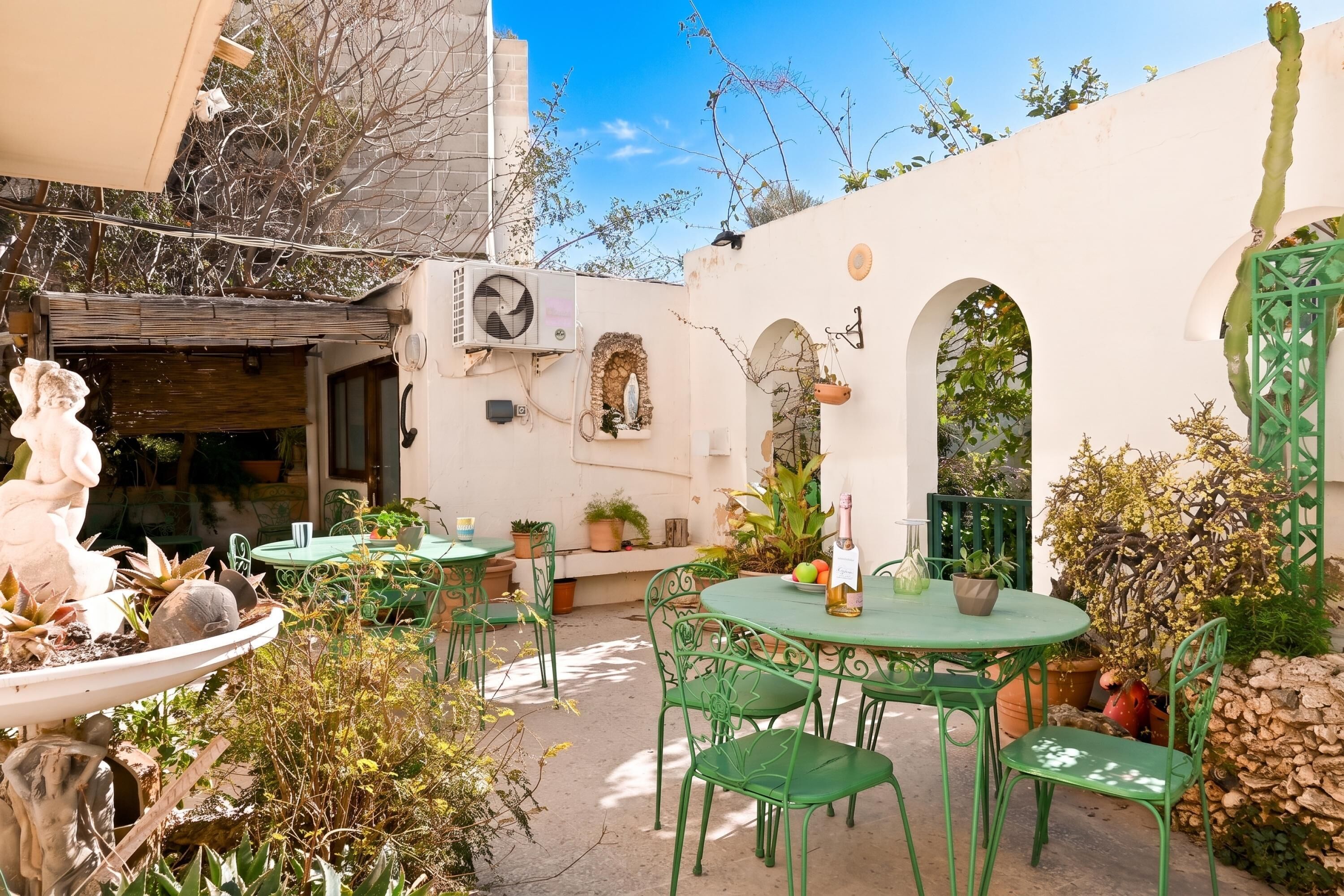 Standard Room, 1 Bedroom, Microwave (Sefranda Near St.Julian's Ensuite) | Outdoor dining
