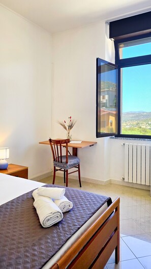 Room - Double Room with Private Bathroom and Sea View (Gonnesa)