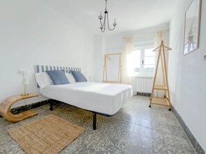 4 bedrooms, iron/ironing board, travel cot, free WiFi