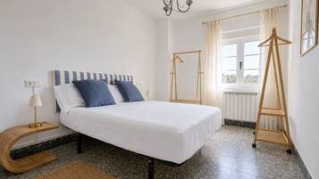 4 slaapkamers, een strijkplank/strijkijzer, gratis wifi, beddengoed