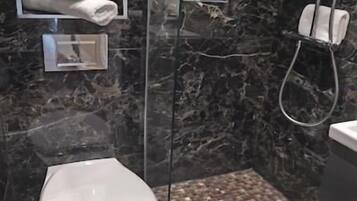 Standard Double Room | Bathroom