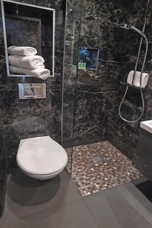 Quarto casal standard | Banheiro