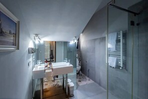 Loft, 2 Bedrooms | Bathroom
