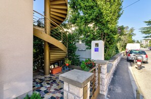 Property grounds - Modern, fully equipped studio in a top location (Crikvenica)