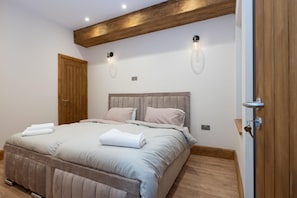4 Schlafzimmer, Bügeleisen/Bügelbrett, kostenloses WLAN, Bettwäsche