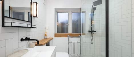 Shower, hair dryer, towels