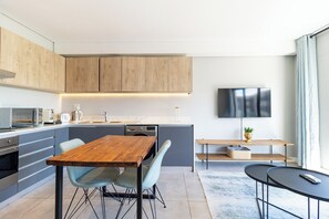 Private kitchen - Coastal Heights with Mountain Views (Cape Town)